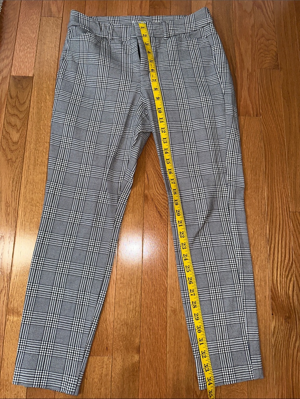 Black and white plaid Old Navy Pixie skinny high-rise pants